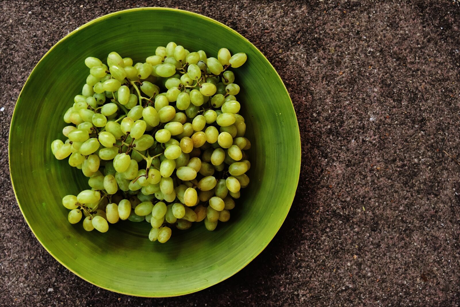 Nikon D7200 sample photo. Grapes, plate, fruit photography