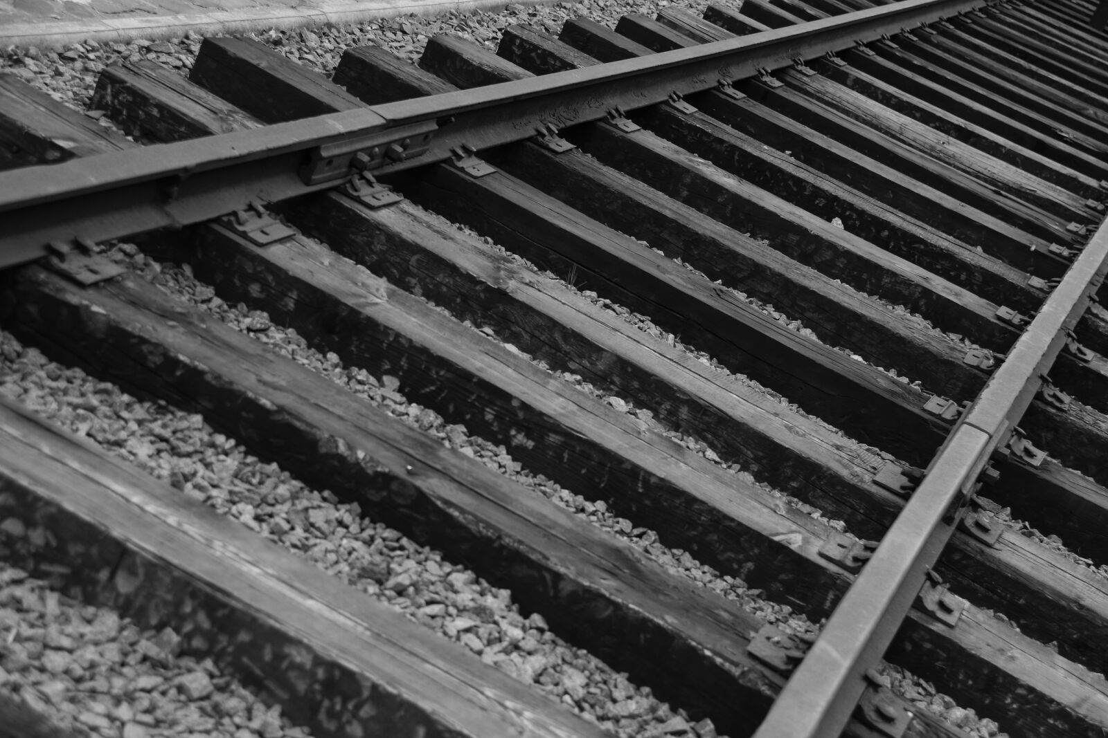Canon EOS 7D sample photo. Black, white, rail photography