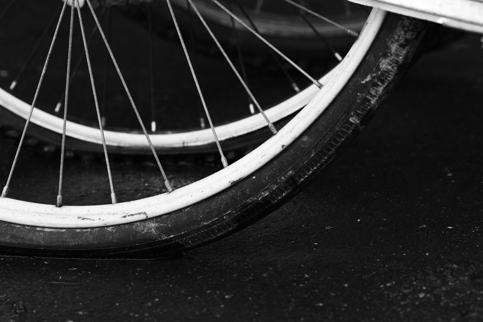 Canon EOS 7D Mark II + Canon EF 135mm F2L USM sample photo. Wheels, bike, bicycle photography