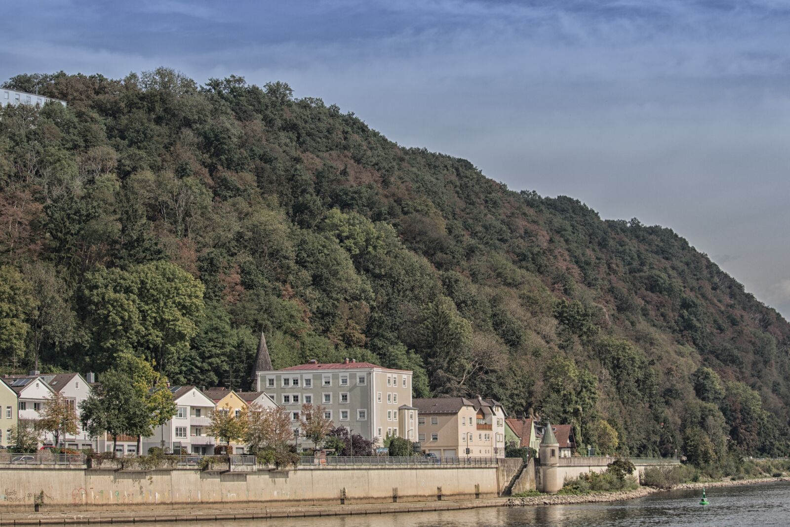 Canon EF-S 55-250mm F4-5.6 IS STM sample photo. Passau, bank of the photography