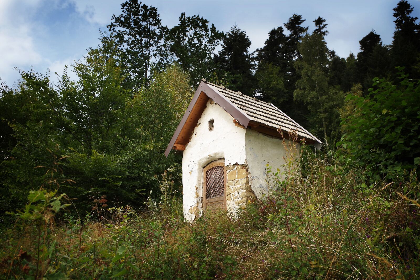 Pentax K-30 sample photo. Chapel, monument, forest photography