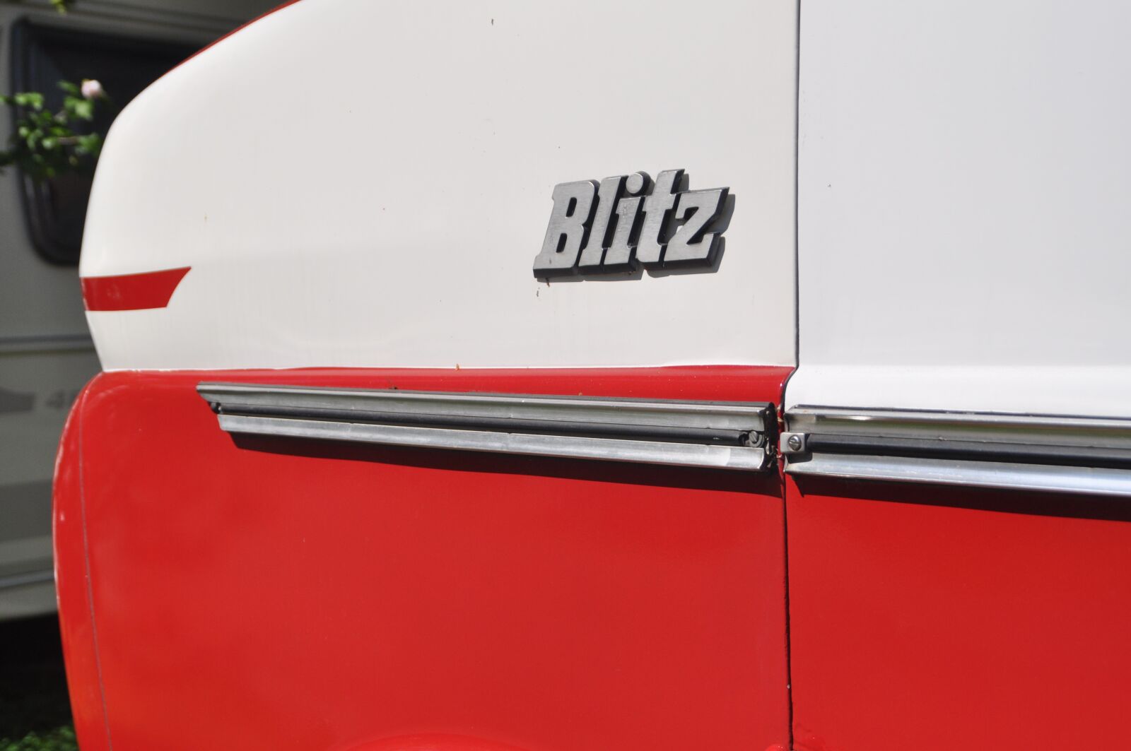 Nikon D5000 sample photo. Oldtimer, ford, flash photography