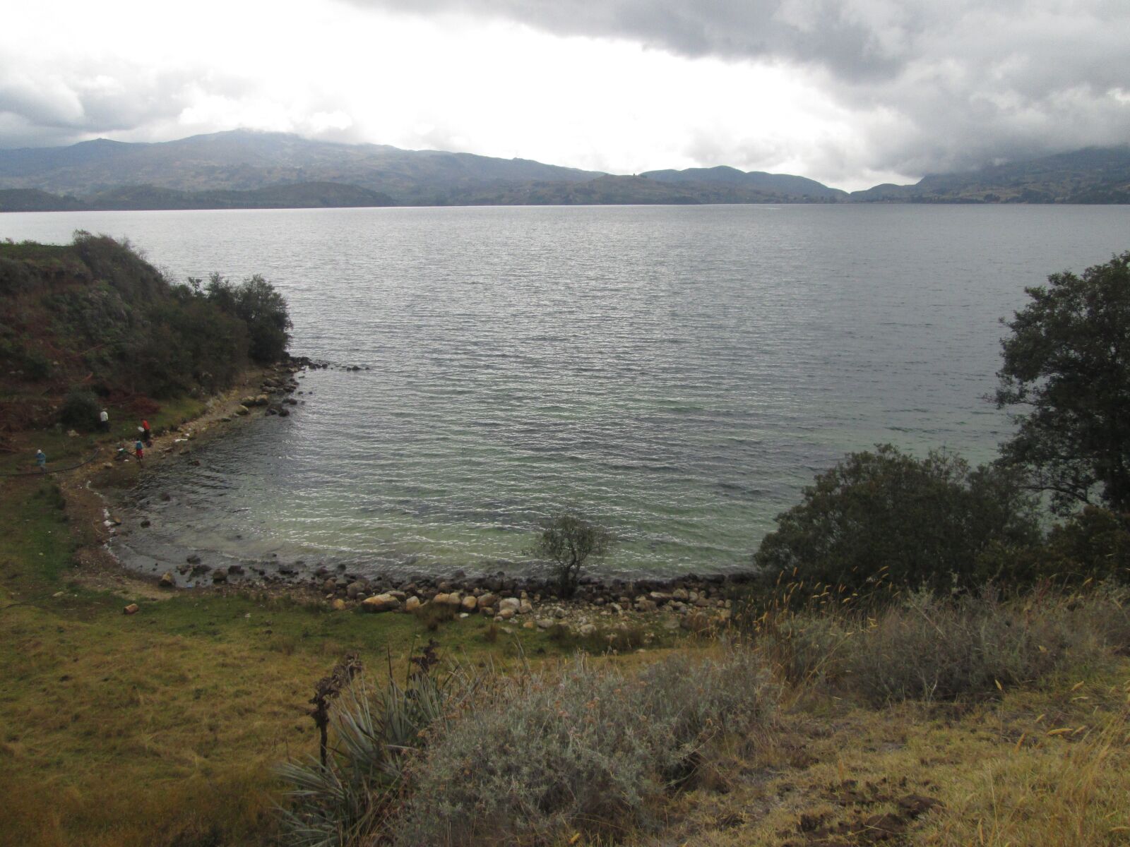 Canon PowerShot A2400 IS sample photo. Tota lake, shore of photography