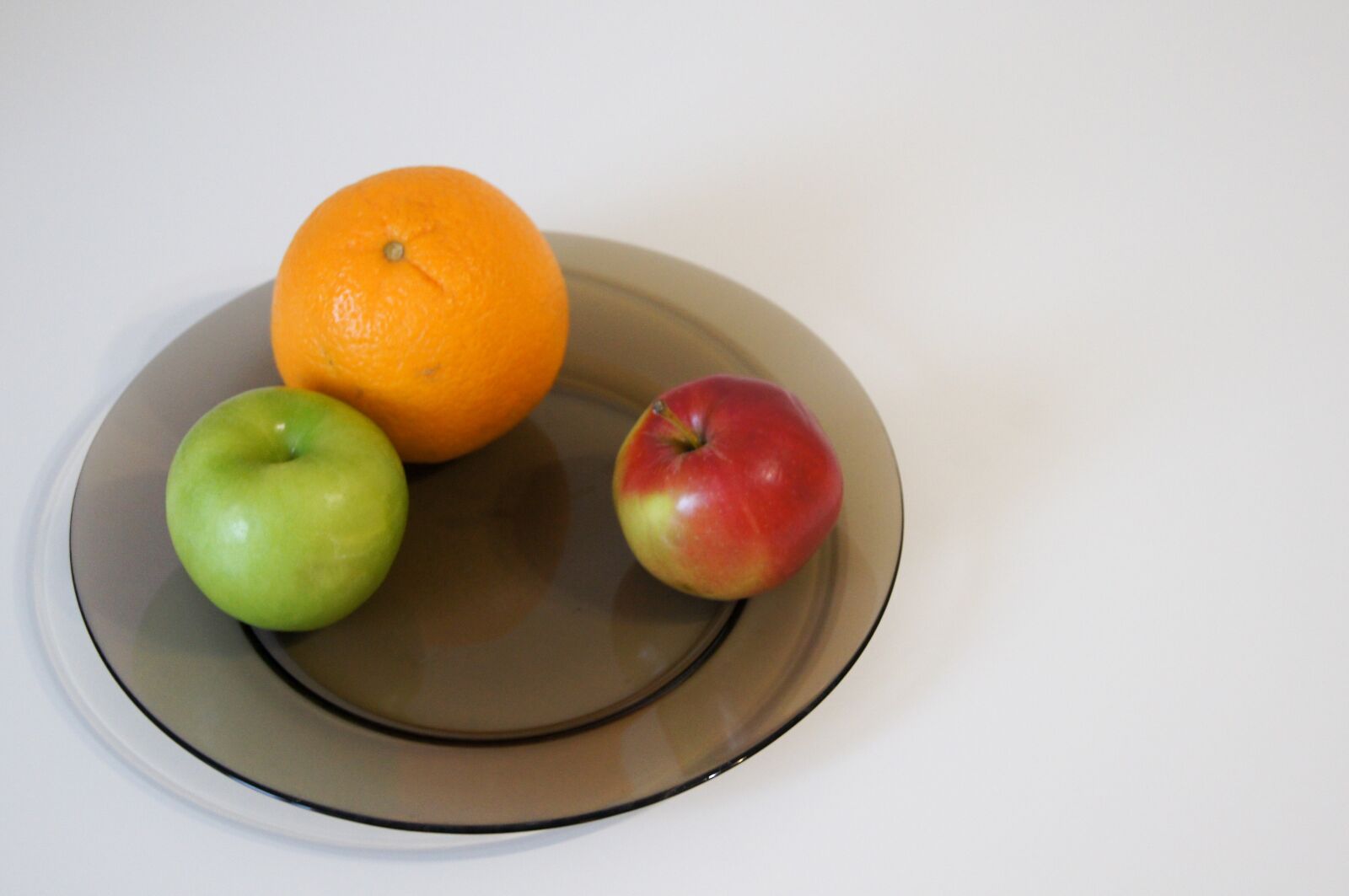 Sony Alpha DSLR-A580 sample photo. Orange, and, apples photography