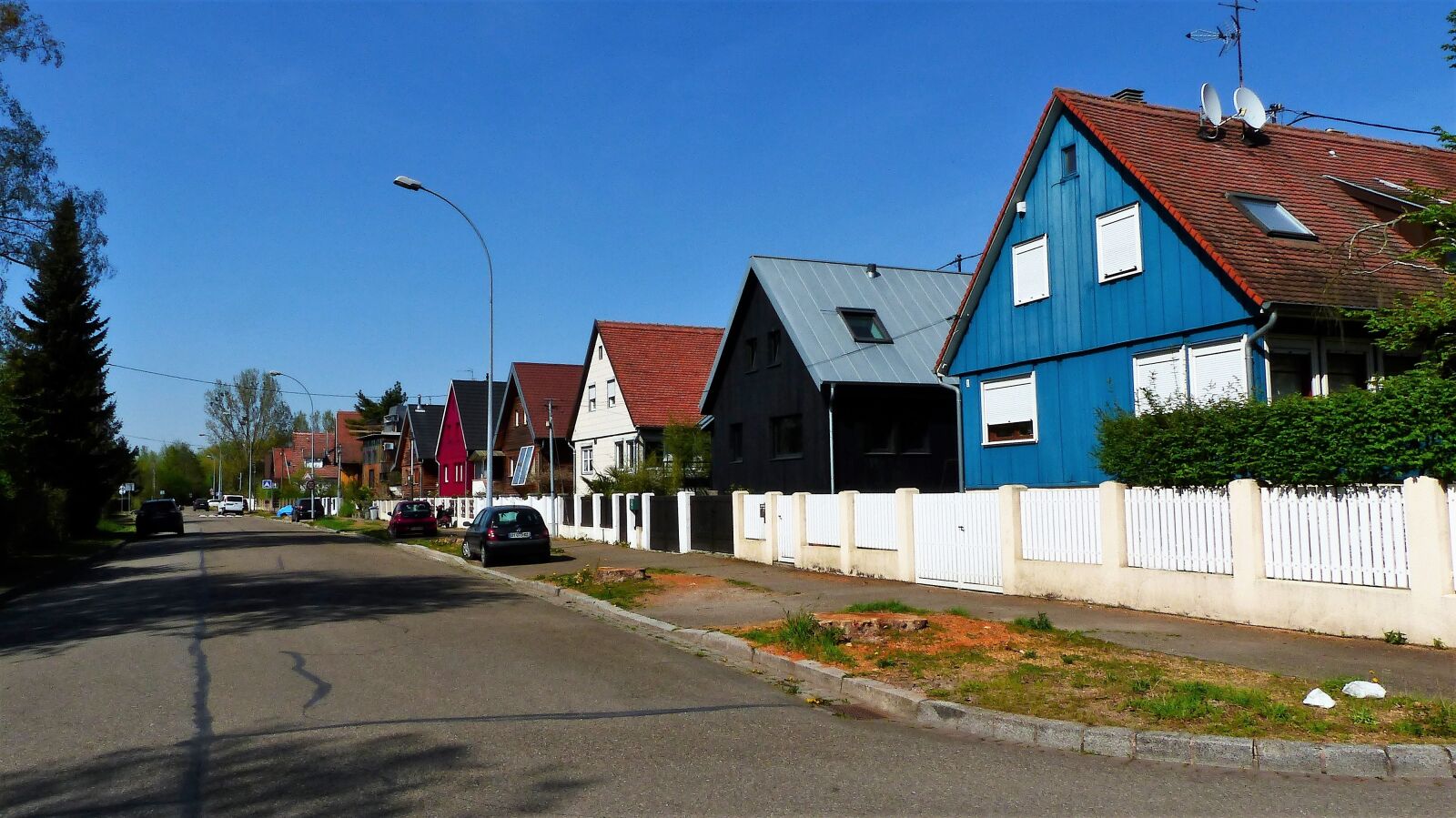 Panasonic Lumix DMC-FZ200 sample photo. House, architecture, street photography