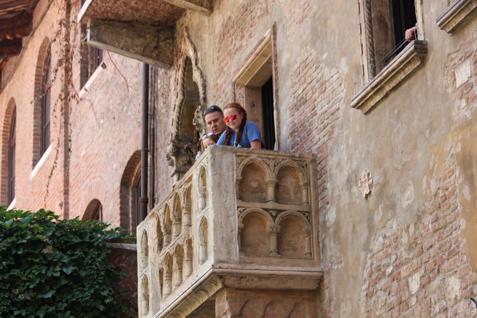 Canon EOS 550D (EOS Rebel T2i / EOS Kiss X4) sample photo. Balcony, rodinka, people photography