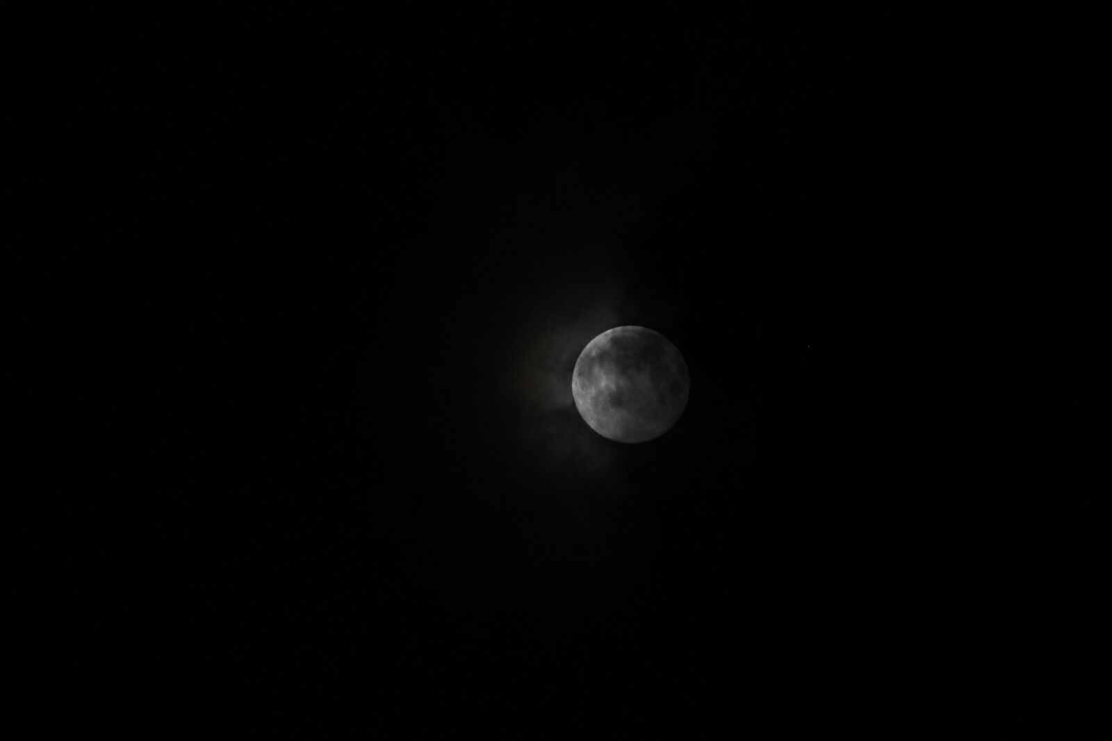 Canon EOS 700D (EOS Rebel T5i / EOS Kiss X7i) sample photo. Moon, night, clouds photography