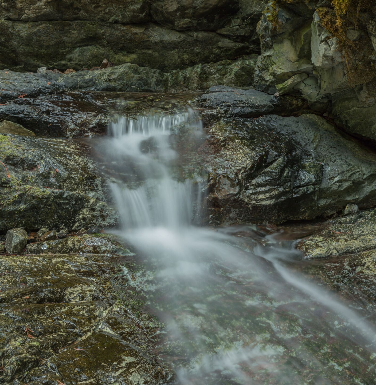 Canon EOS 70D + Canon EF 24-70mm F2.8L II USM sample photo. Water, long exposure, rock photography