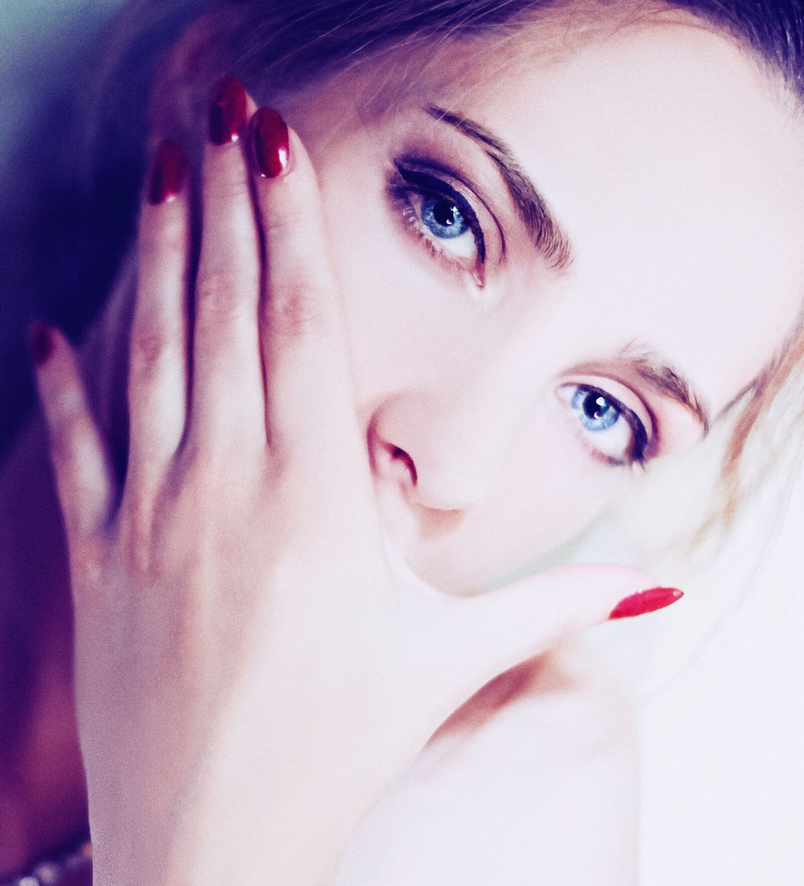 Fujifilm X-E1 + Fujifilm XF 35mm F1.4 R sample photo. Girl, portrait, eyes photography