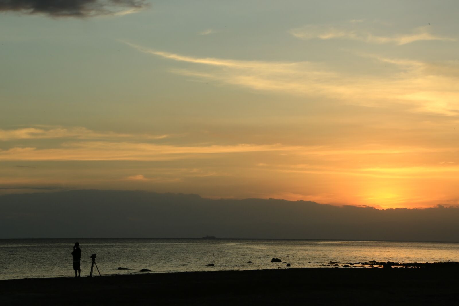 Canon EF 24-105mm F4L IS USM sample photo. Sunset, cameraman, sun photography