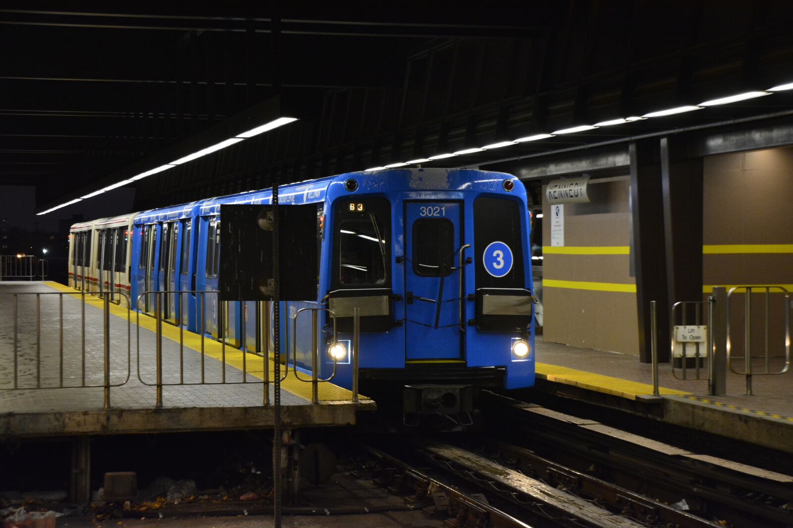 Nikon D5200 sample photo. Toronto, train, canada photography