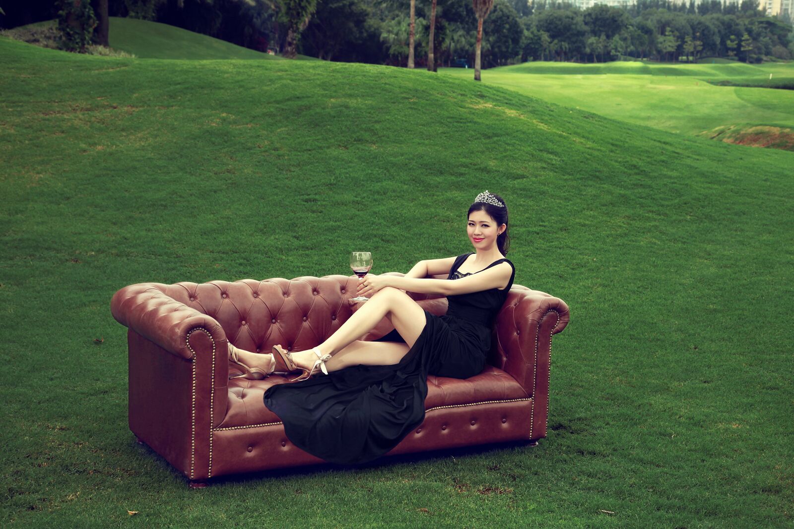 Canon EOS 5D Mark II sample photo. Miss universe, golf, court photography