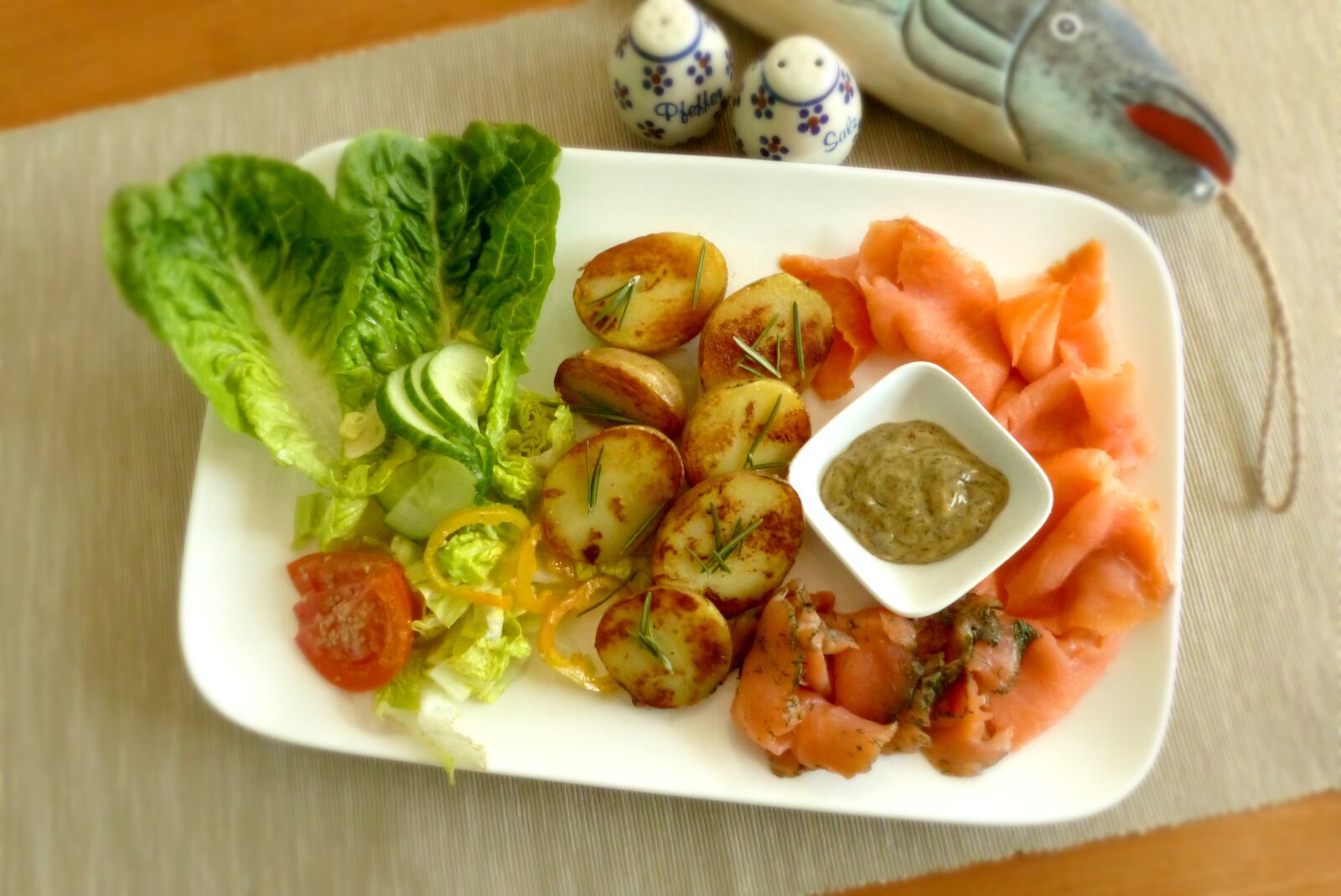 Panasonic Lumix DMC-FZ200 sample photo. Smoked salmon, salmon, mhlzeit photography