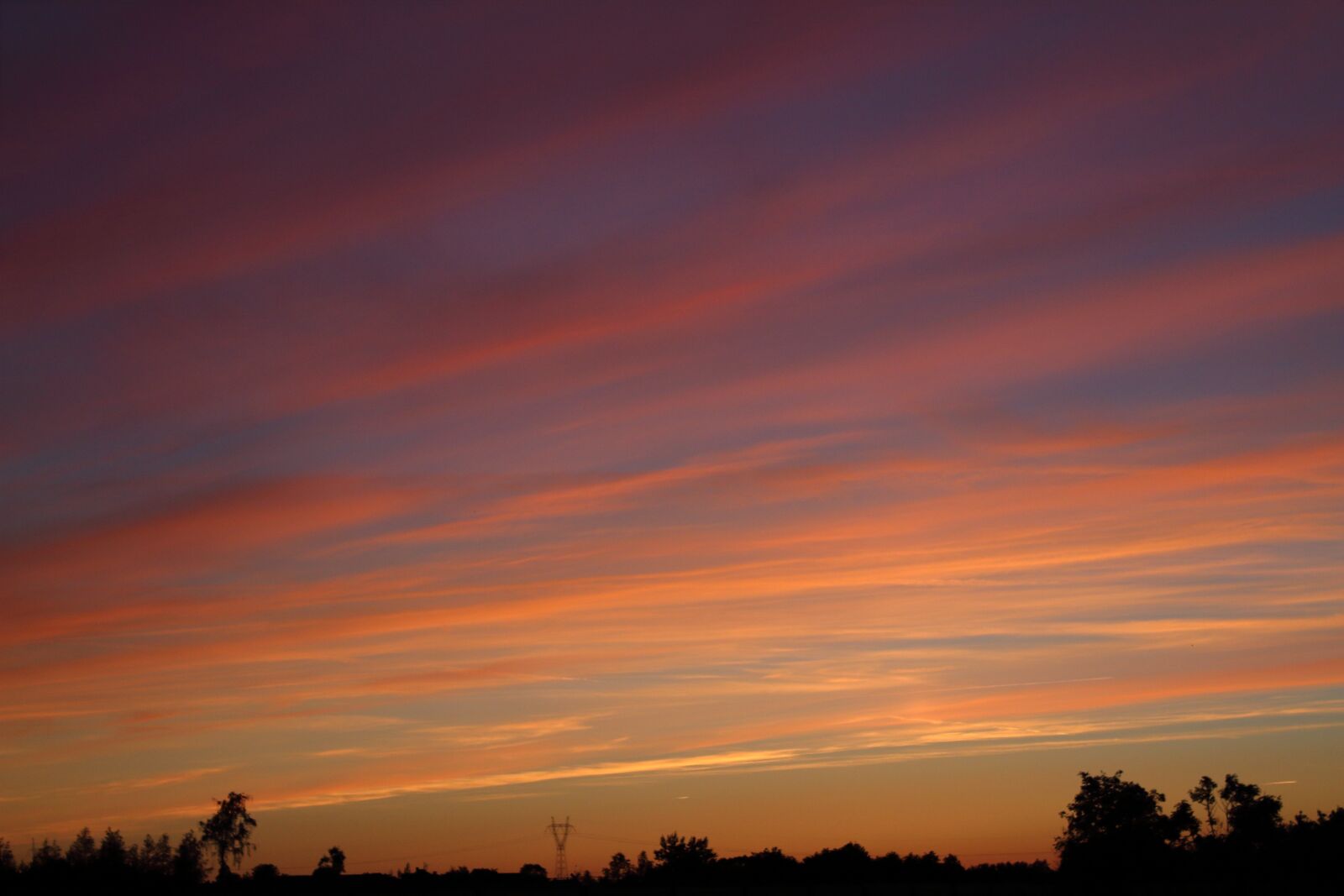 Canon EOS 1300D (EOS Rebel T6 / EOS Kiss X80) sample photo. Sunset, evening, clouds photography