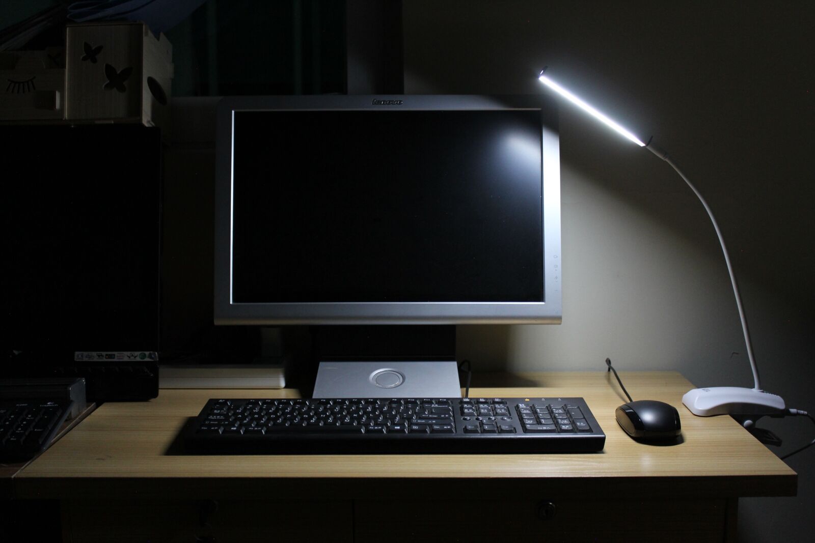Canon EOS 600D (Rebel EOS T3i / EOS Kiss X5) sample photo. Table lamp, nightlight, learning photography