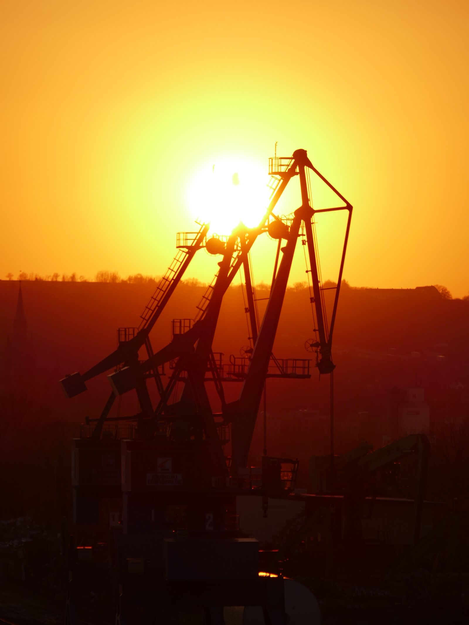 Panasonic Lumix DMC-FZ1000 sample photo. Port, cranes, sunset photography