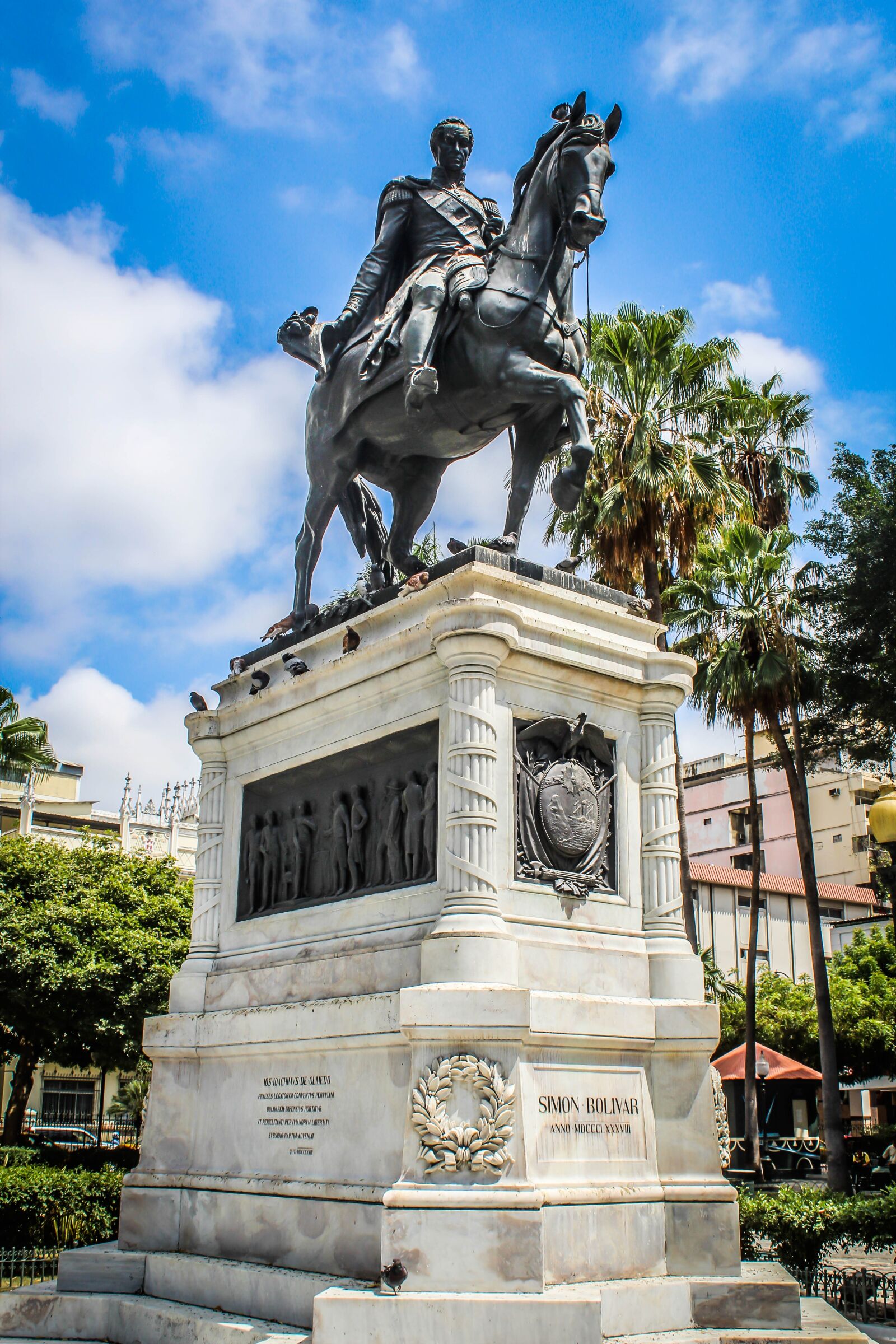 Canon EOS 600D (Rebel EOS T3i / EOS Kiss X5) sample photo. Statue, sculpture, architecture photography