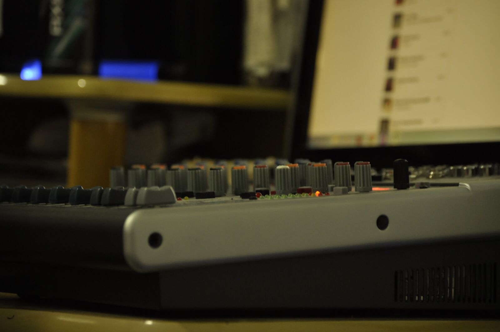 Nikon D90 sample photo. Mixer, sound, home photography
