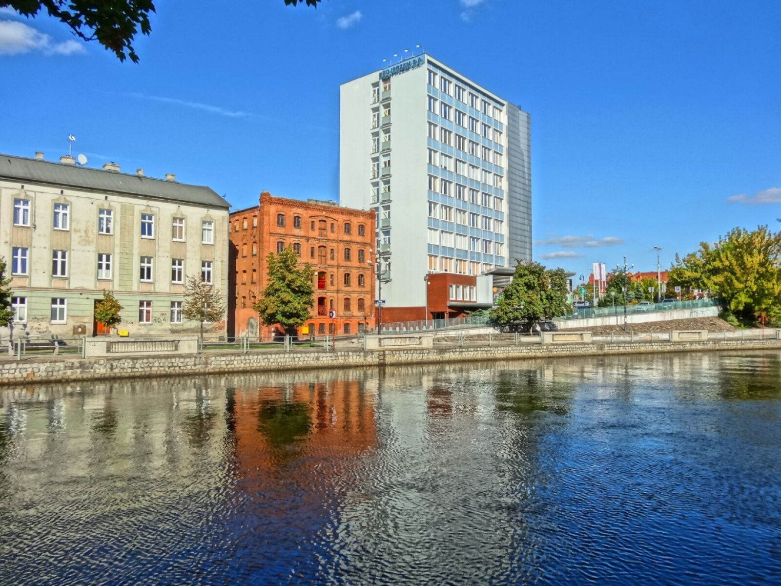 Sony Cyber-shot DSC-HX20V sample photo. Bydgoszcz, waterfront, embankment photography