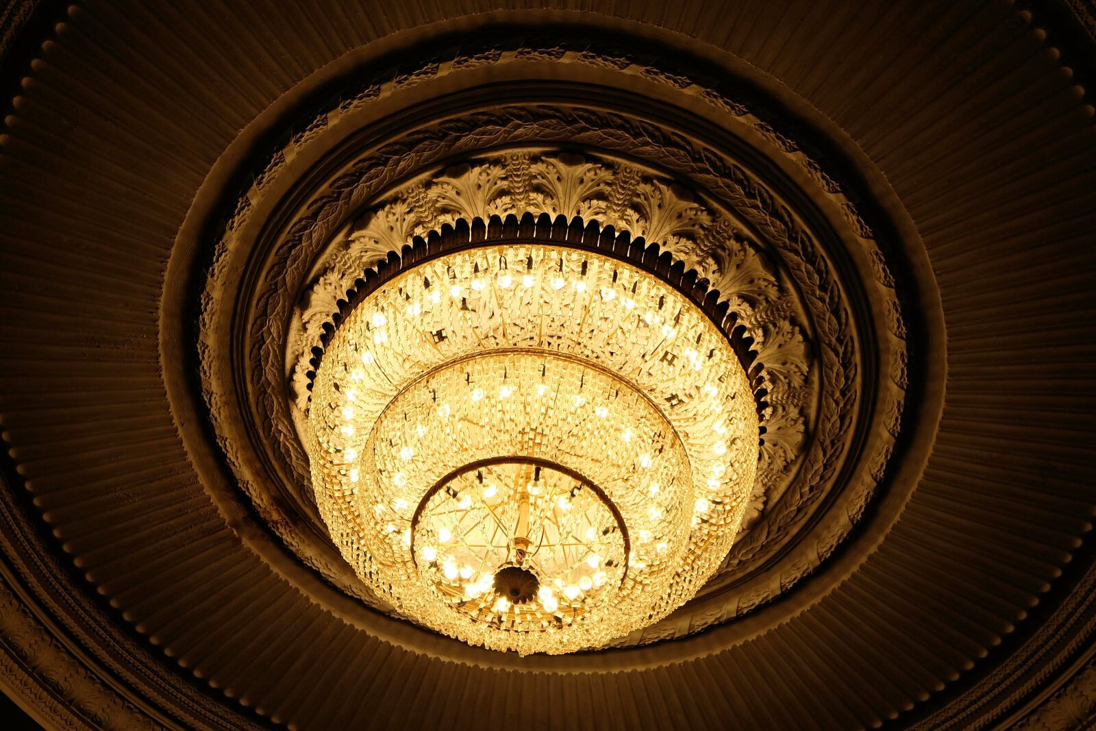 Fujifilm X-A2 + Fujifilm XC 16-50mm F3.5-5.6 OIS II sample photo. Light, chandelier, architecture photography