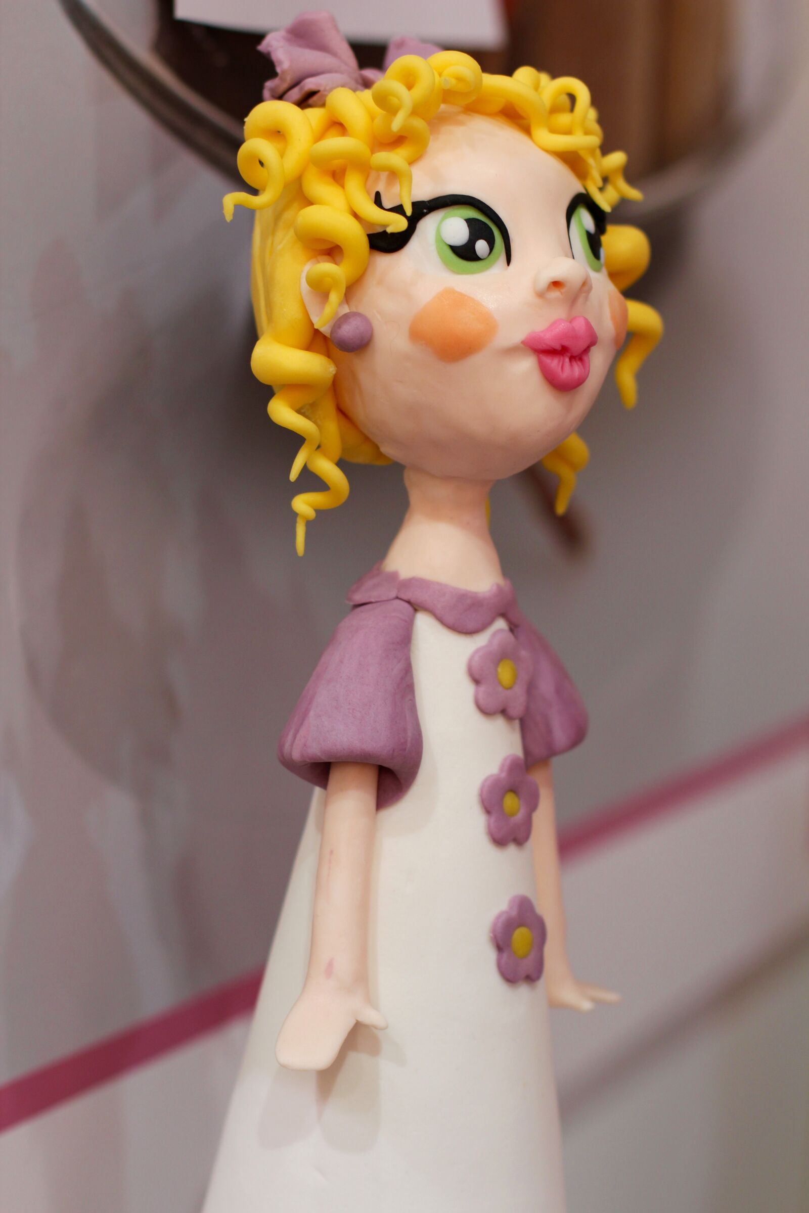 Canon EOS 600D (Rebel EOS T3i / EOS Kiss X5) + Canon EF 50mm F1.4 USM sample photo. Dough figure, plastic, woman photography
