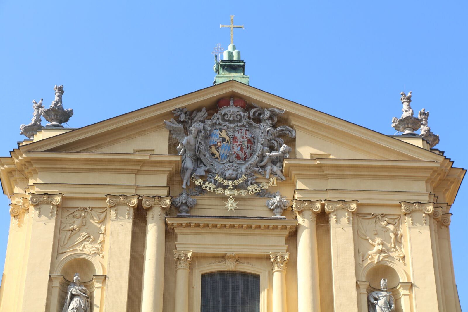 Canon EOS 700D (EOS Rebel T5i / EOS Kiss X7i) sample photo. Munich, bavaria, architecture photography