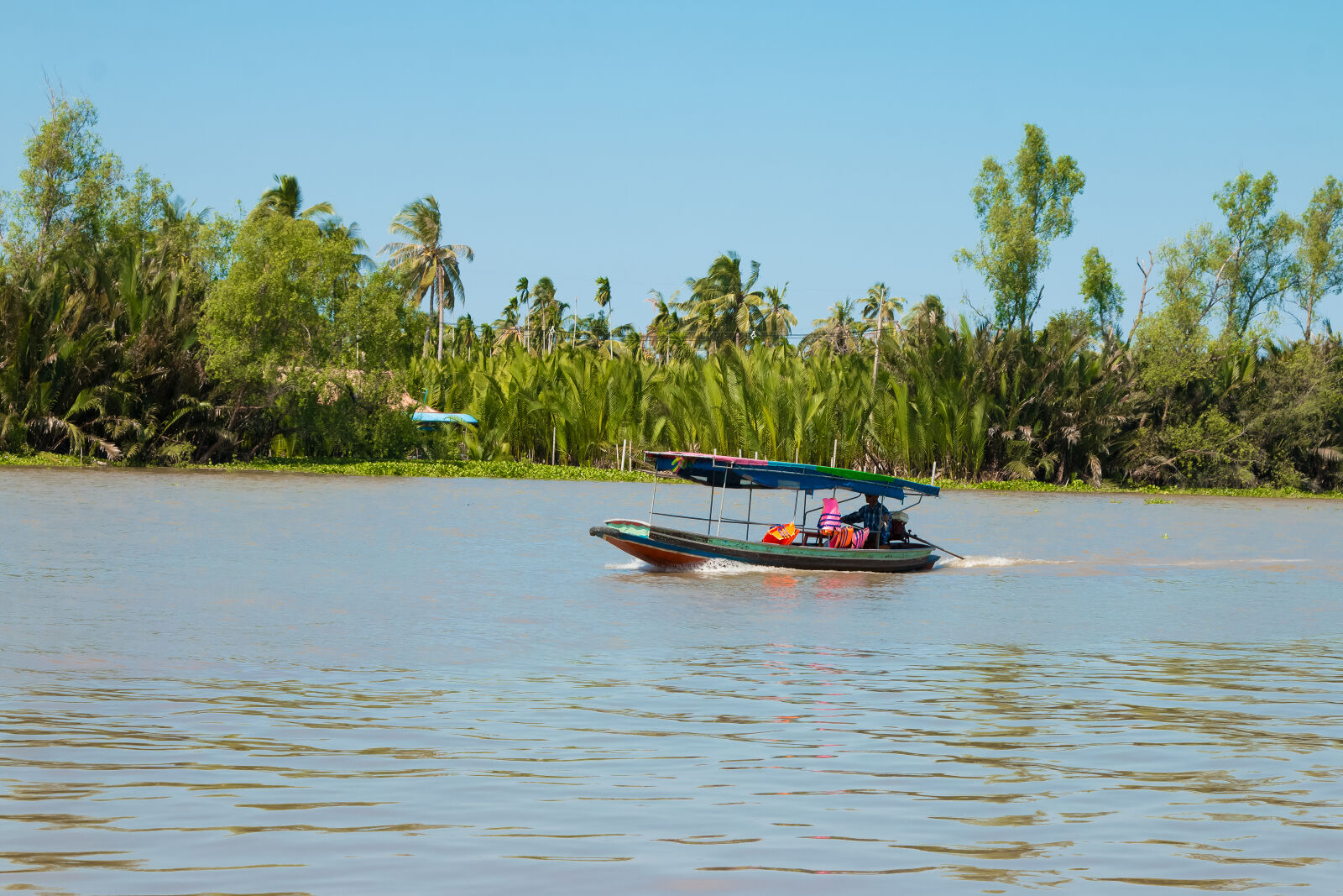 Canon EF 24-105mm F4L IS USM sample photo. Boat, man, nature, passenger photography