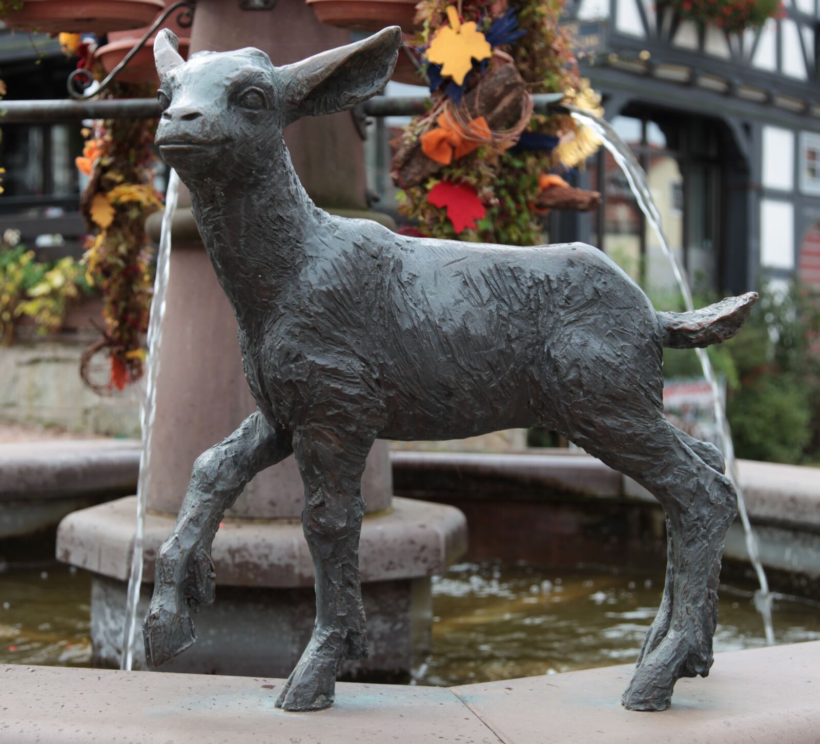 Canon EOS 5D Mark II sample photo. Lamb, fountain, bronze photography