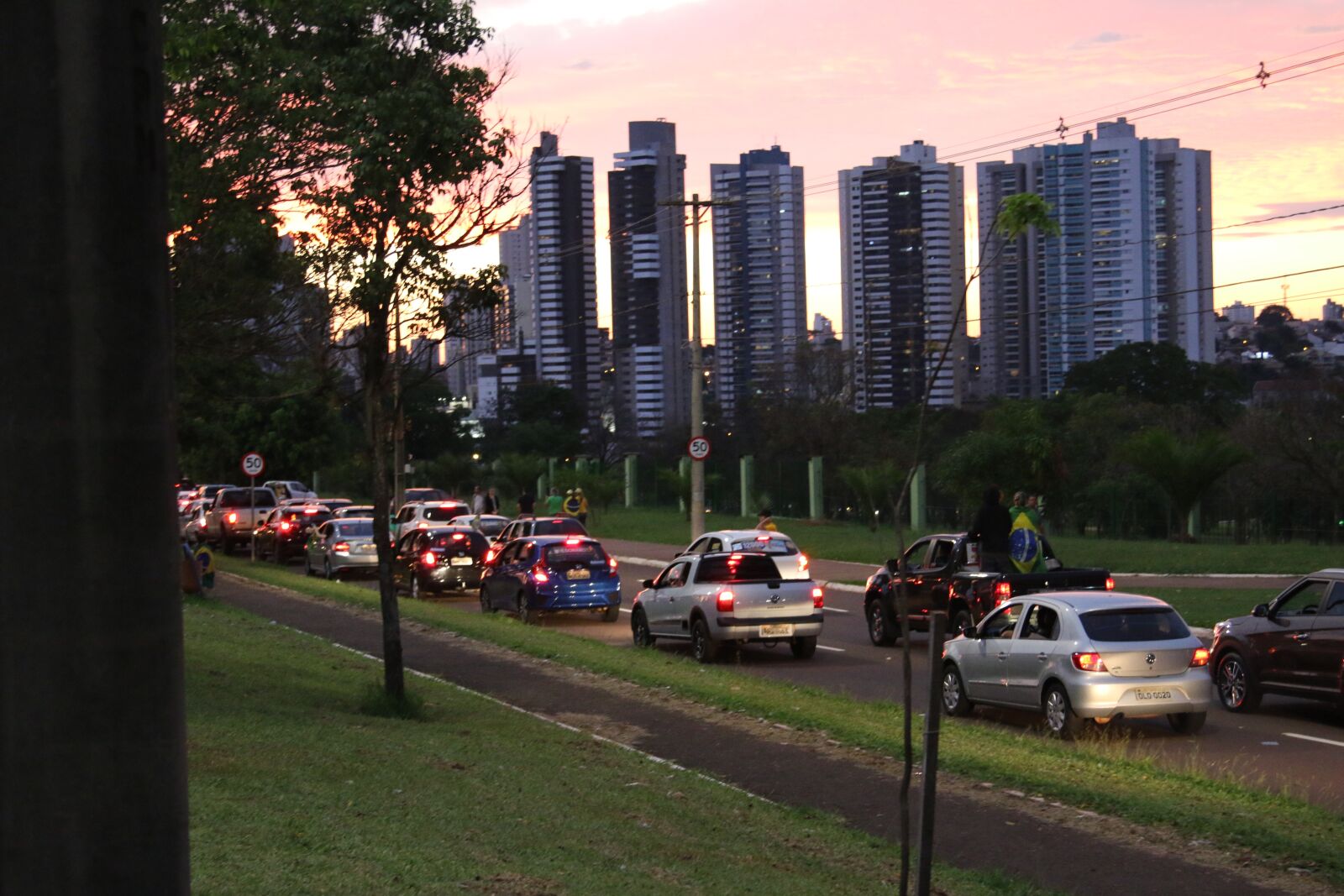 Canon EOS 70D + Canon EF 24-105mm F4L IS USM sample photo. Buildings, campo grande, rent photography