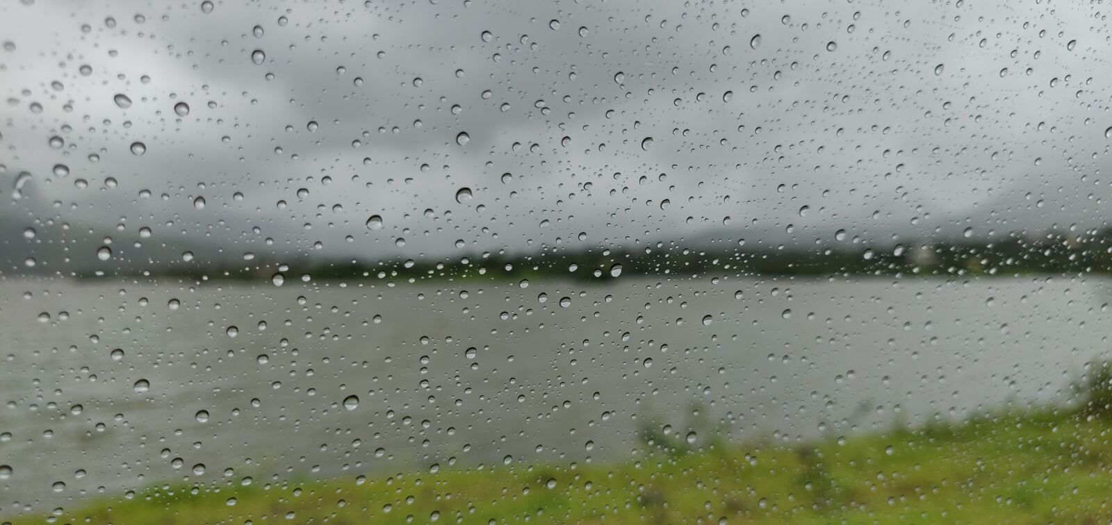 OnePlus A6000 sample photo. Water drops, lake, rainy photography