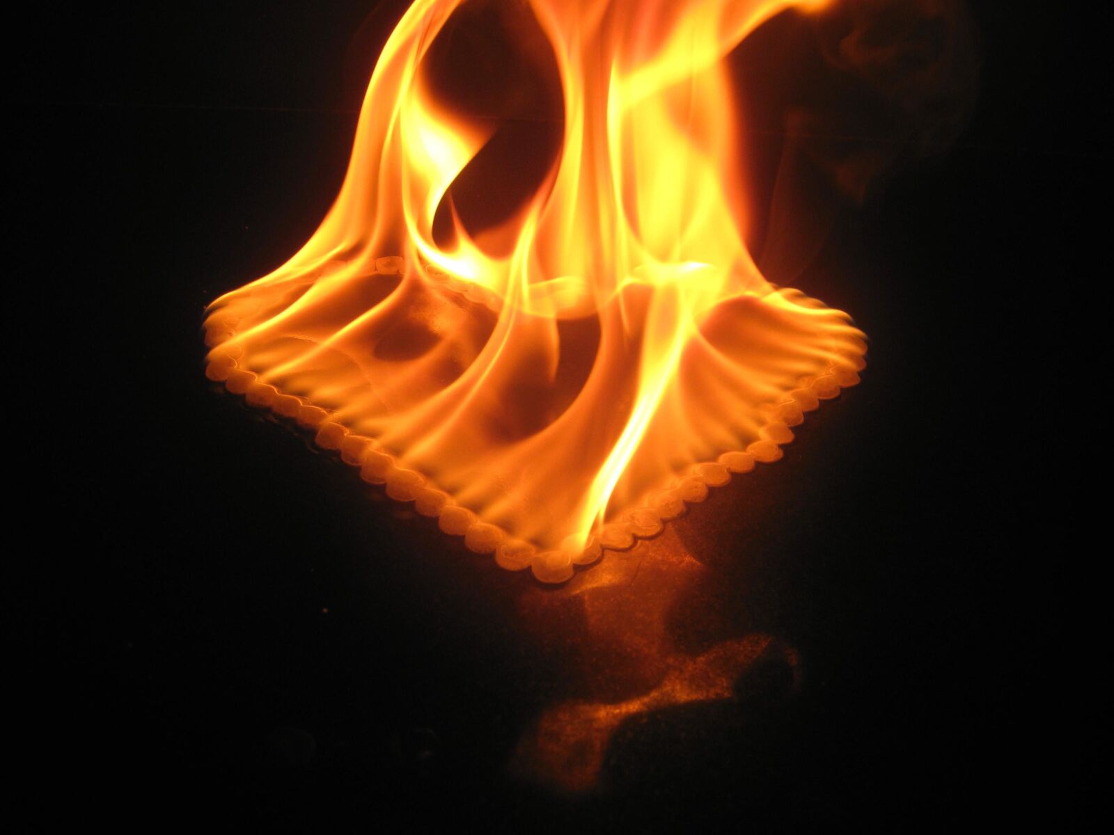 Canon POWERSHOT SD850 IS sample photo. Heart, fire, flame, heat photography