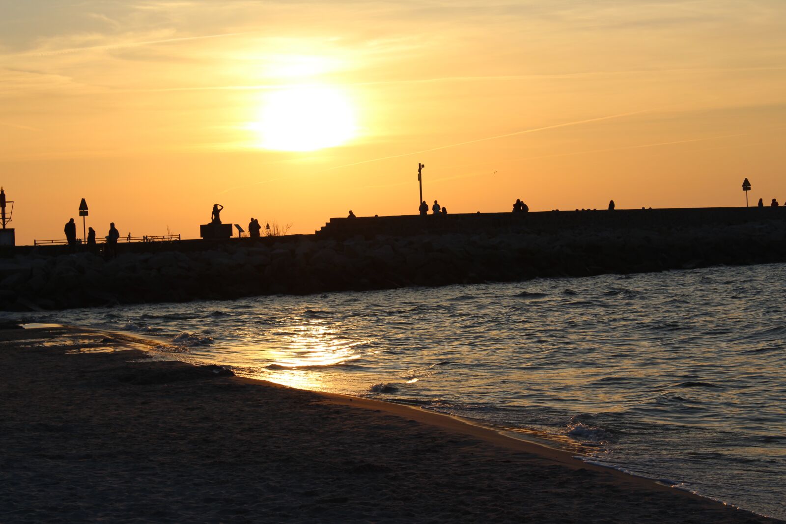 Canon EOS 1300D (EOS Rebel T6 / EOS Kiss X80) sample photo. Ustka, the pier, sunset photography