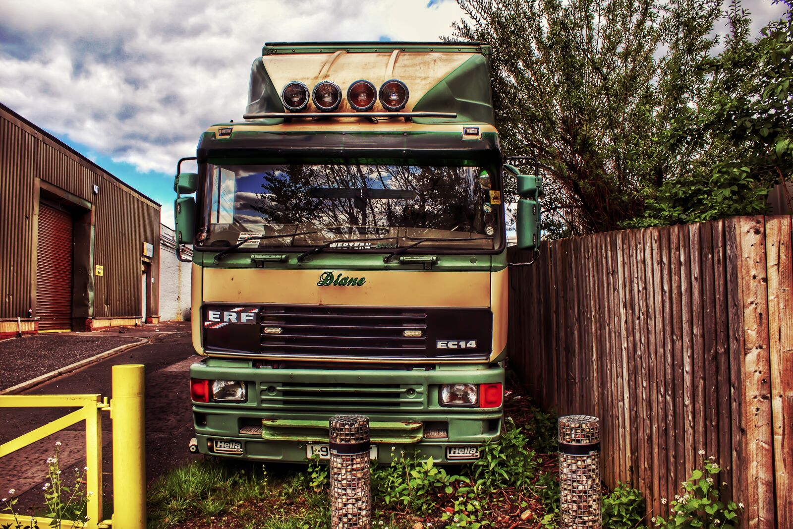 Canon EOS 4000D (EOS Rebel T100 / EOS 3000D) sample photo. Old, truck, vintage photography