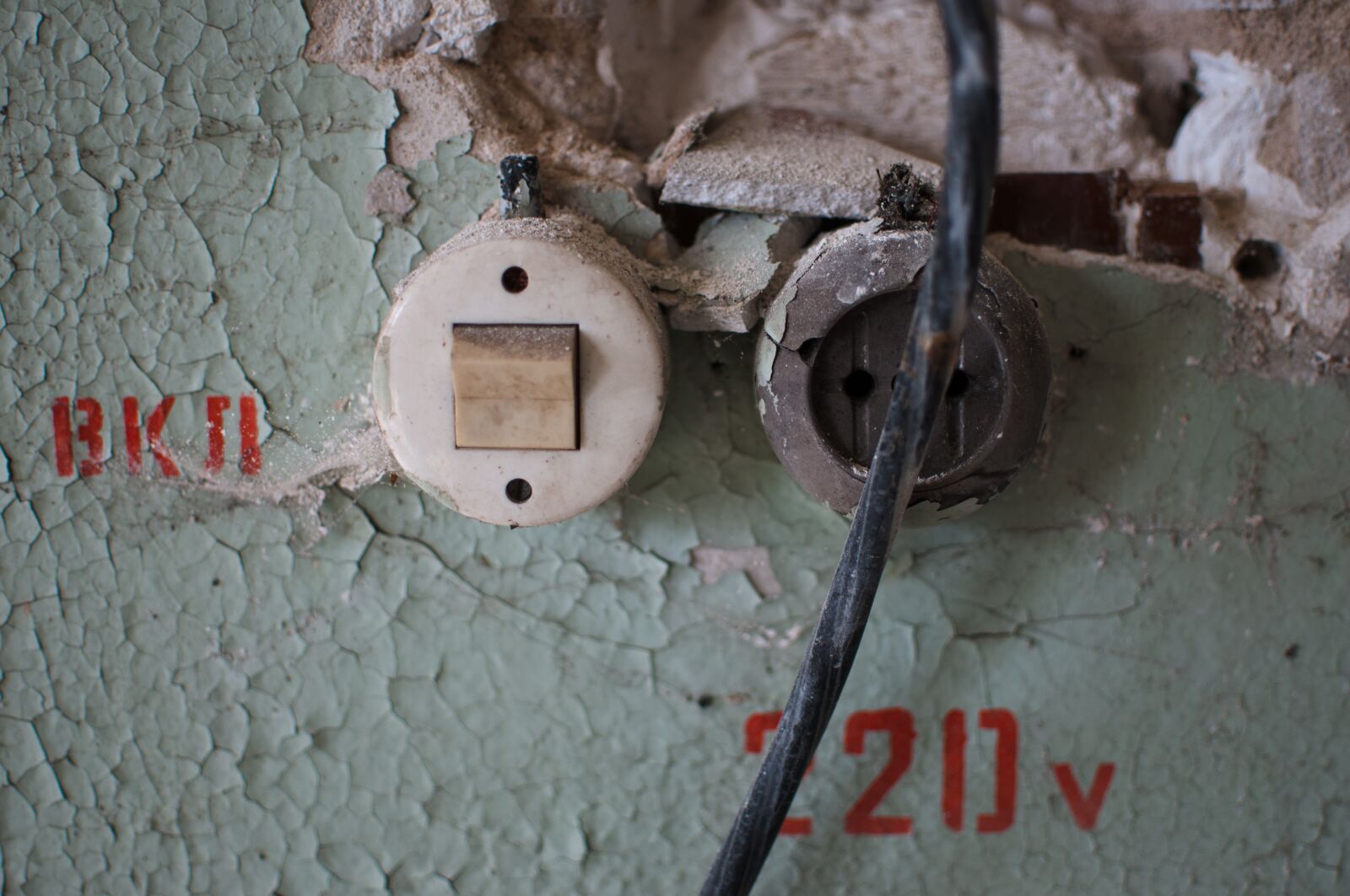 Nikon D300S sample photo. Rusty, dirty, switch photography