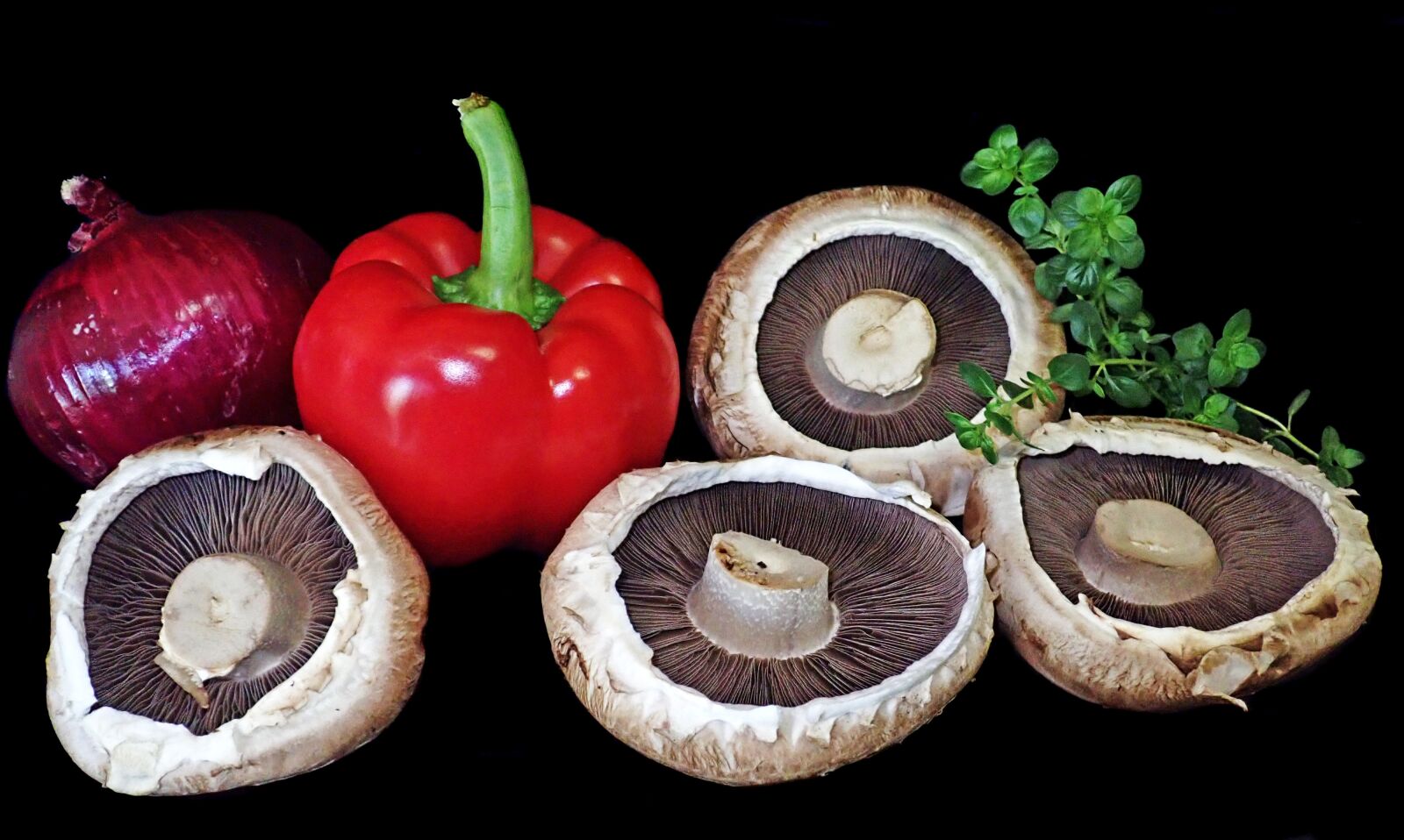 Olympus TG-5 sample photo. Vegetables, mushrooms, capsicum photography