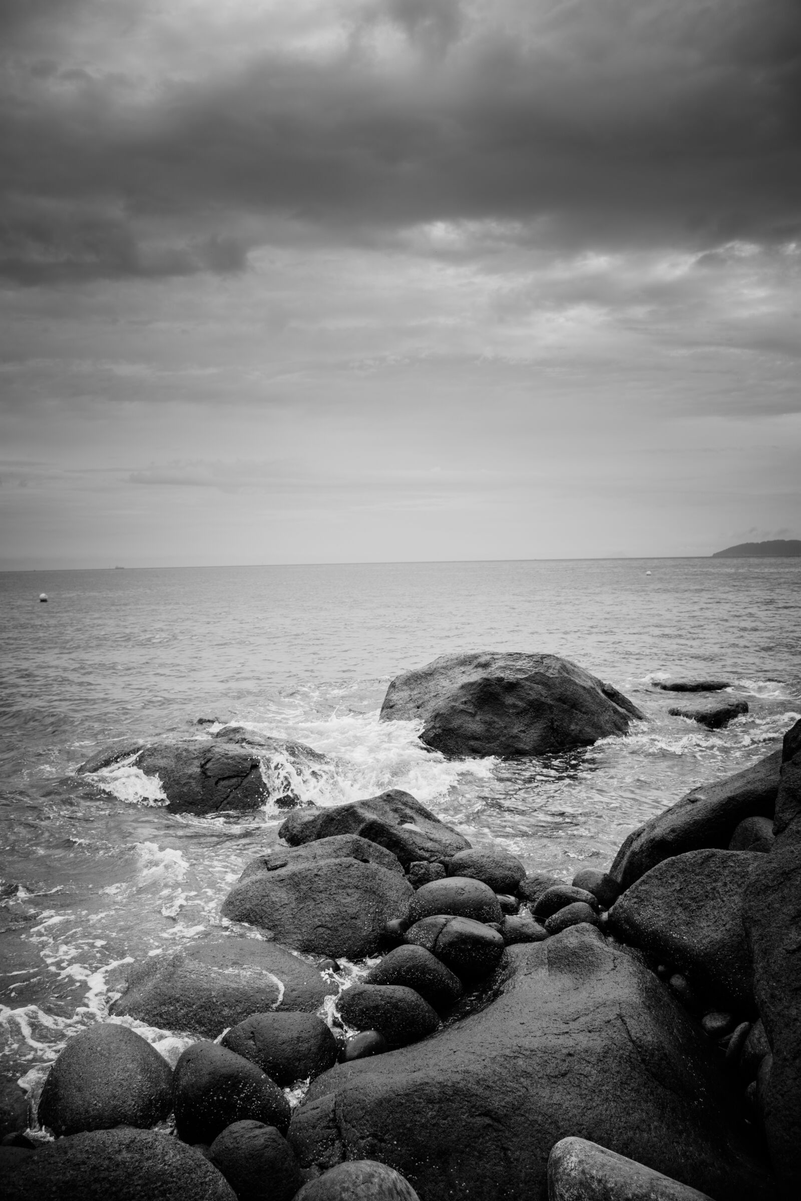 Nikon D7200 sample photo. Rock, beach, mar photography