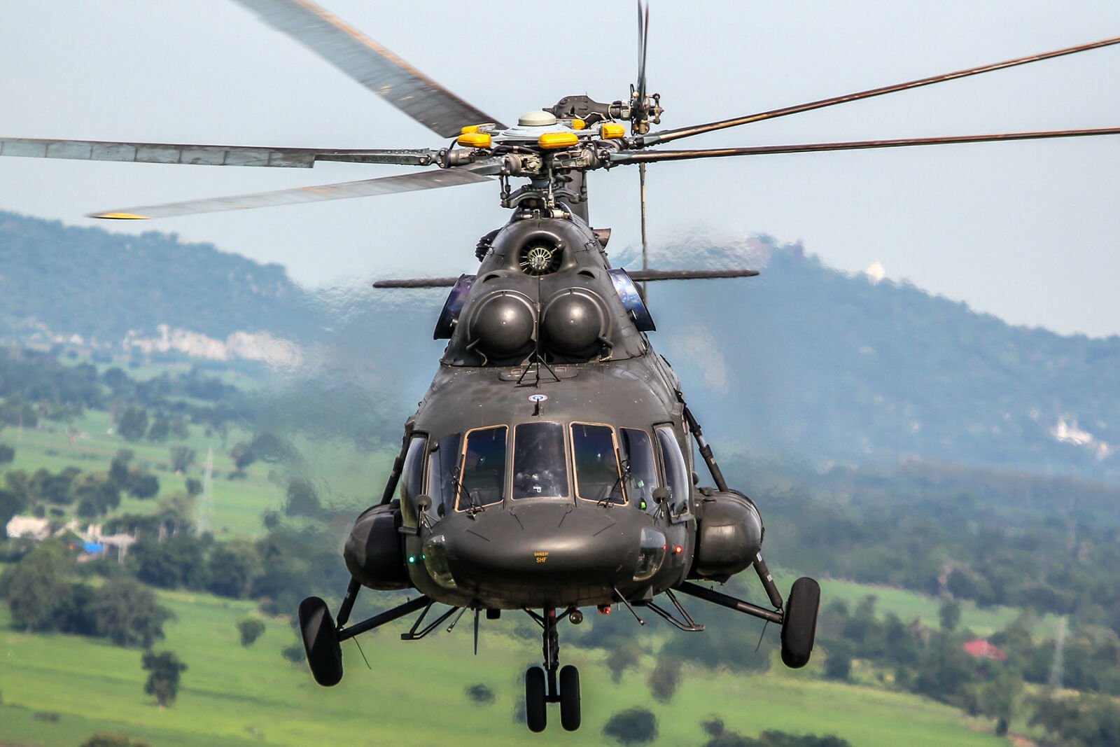 Canon EOS 60D + Canon EF 100-400mm F4.5-5.6L IS USM sample photo. Helicopter, pilot, transportation photography
