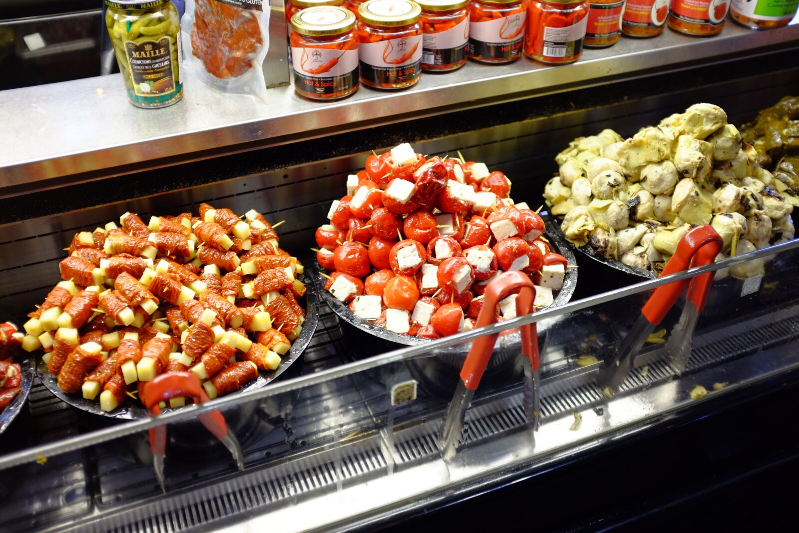 Fujifilm X100T sample photo. Travel, st lawrence market photography