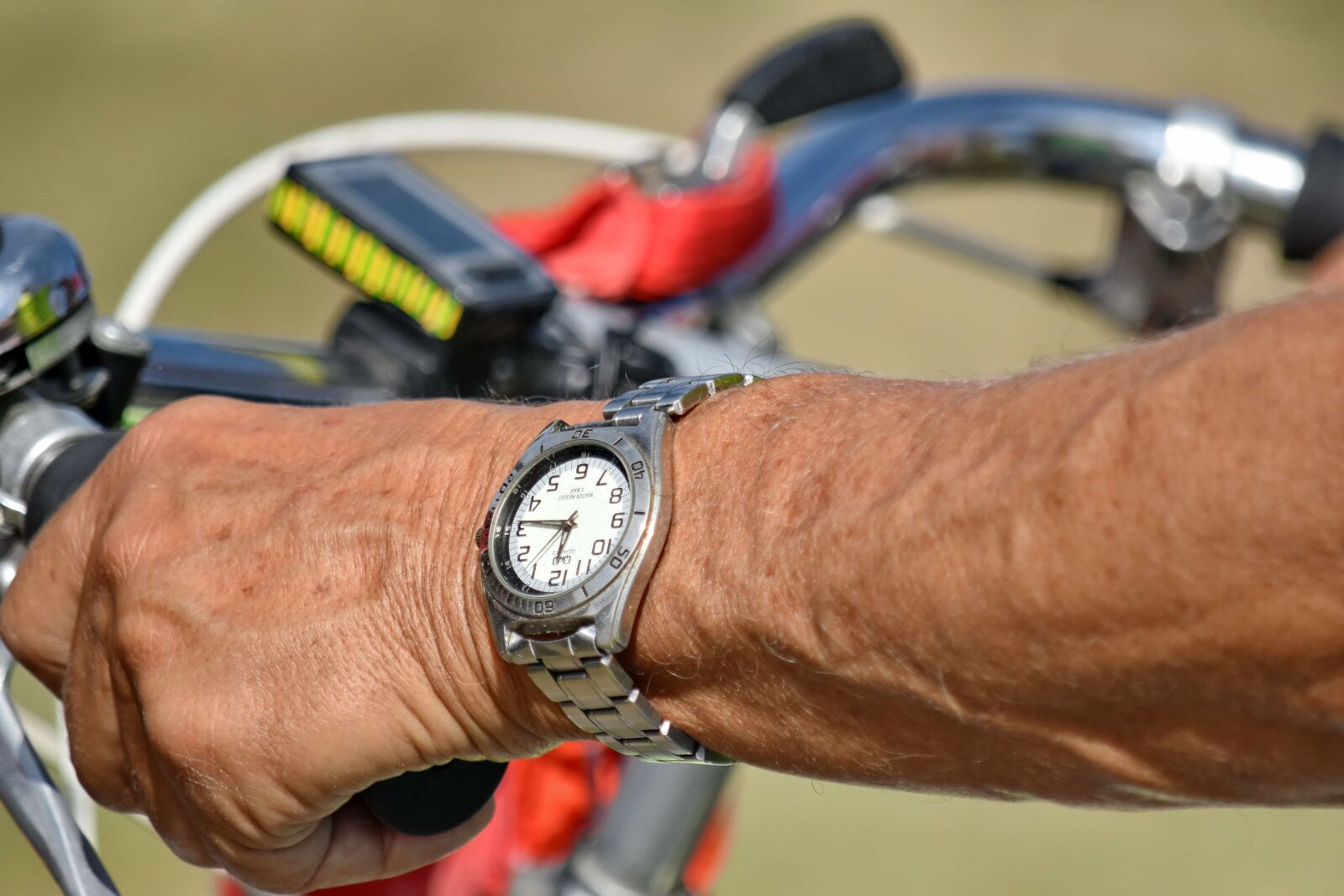 Nikon D5500 sample photo. Bicycle, cyclist, details, hand photography