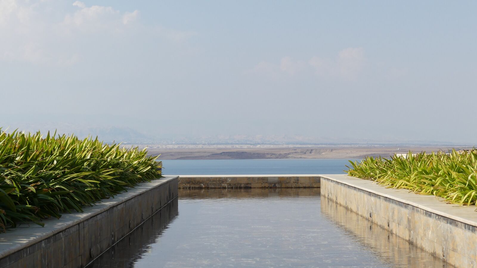 Panasonic Lumix DMC-FZ300 sample photo. Water, pool, sea photography