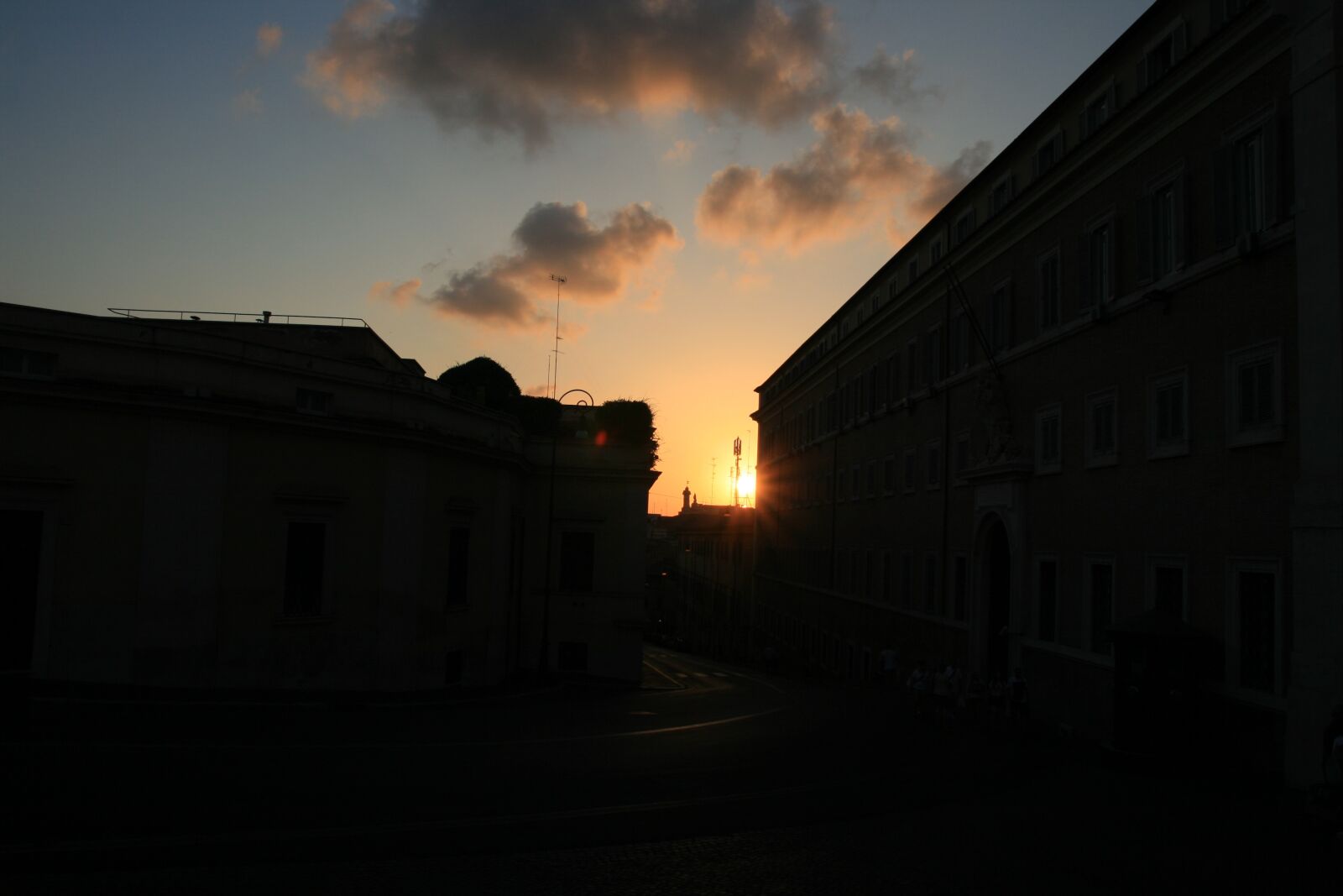 Canon EOS 400D (EOS Digital Rebel XTi / EOS Kiss Digital X) sample photo. Sunset, sky, cloud photography