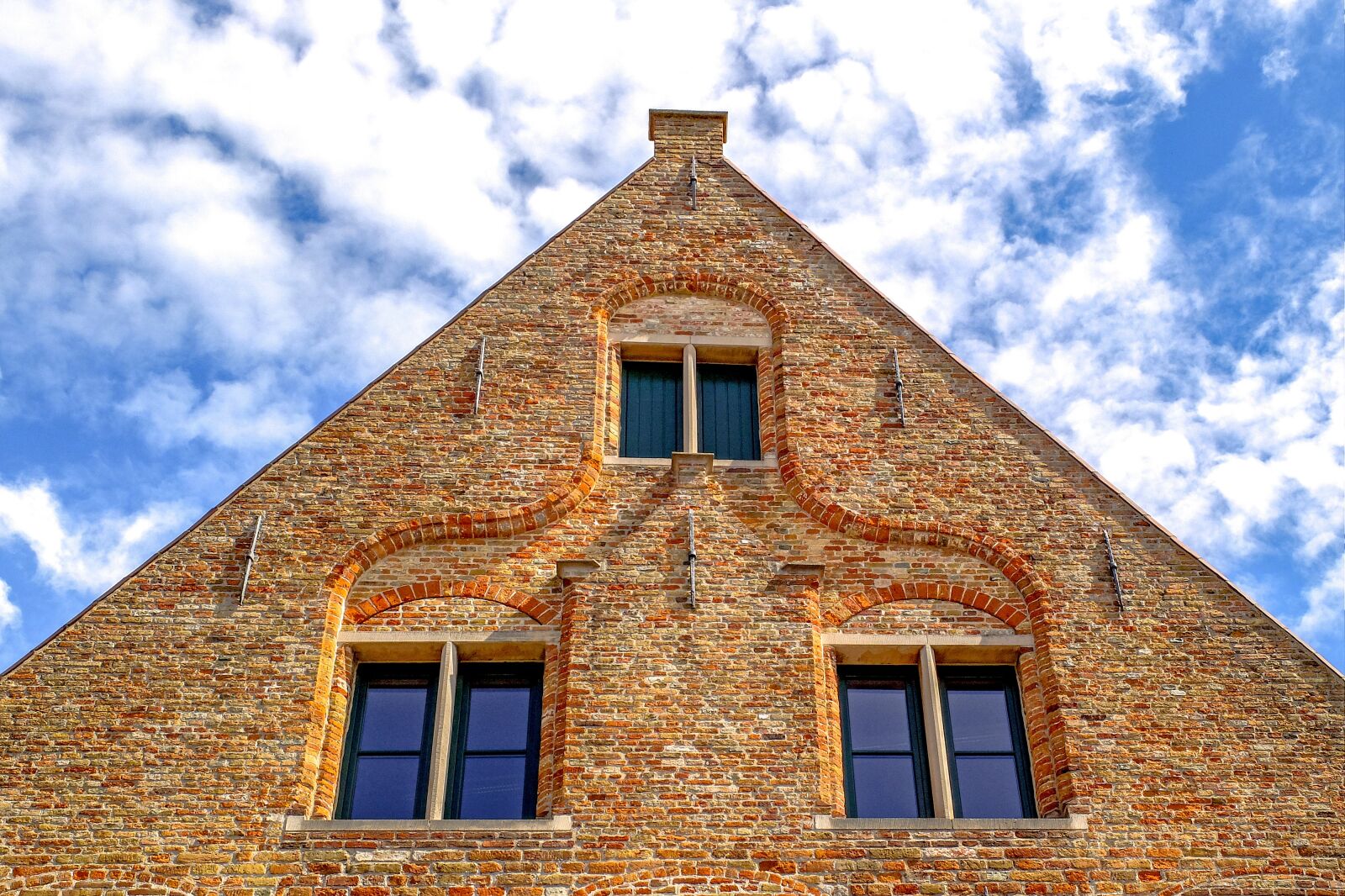 Fujifilm X30 sample photo. Building, facade, brick photography