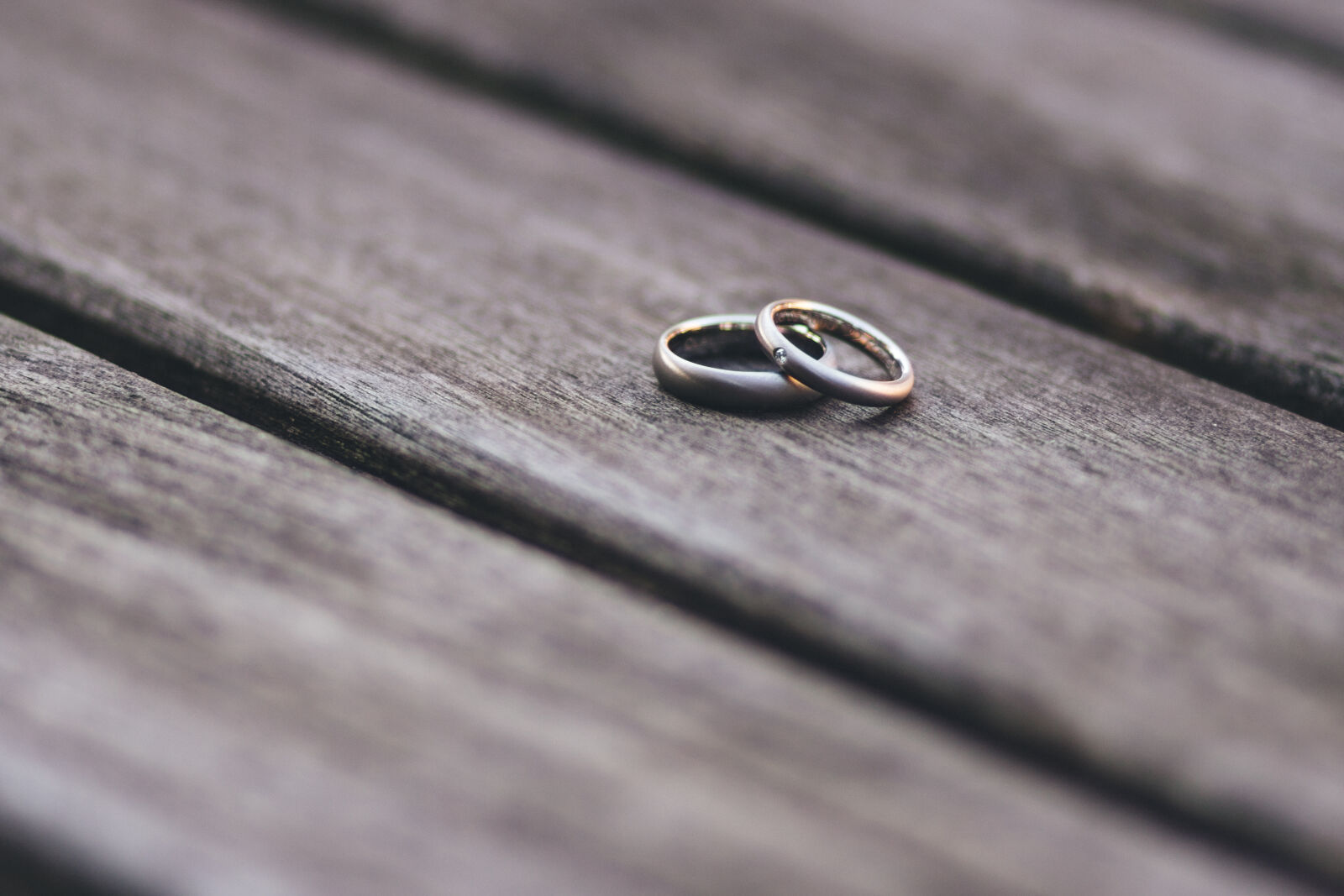 Canon EF 85mm F1.8 USM sample photo. Black, and, silver, ring photography