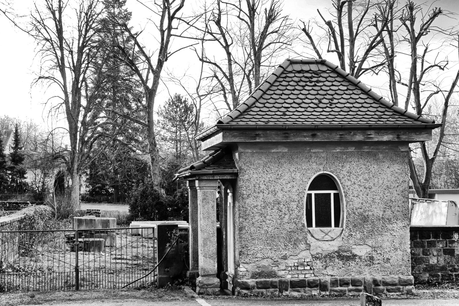 Canon EOS 700D (EOS Rebel T5i / EOS Kiss X7i) sample photo. Architecture, cottage, old photography