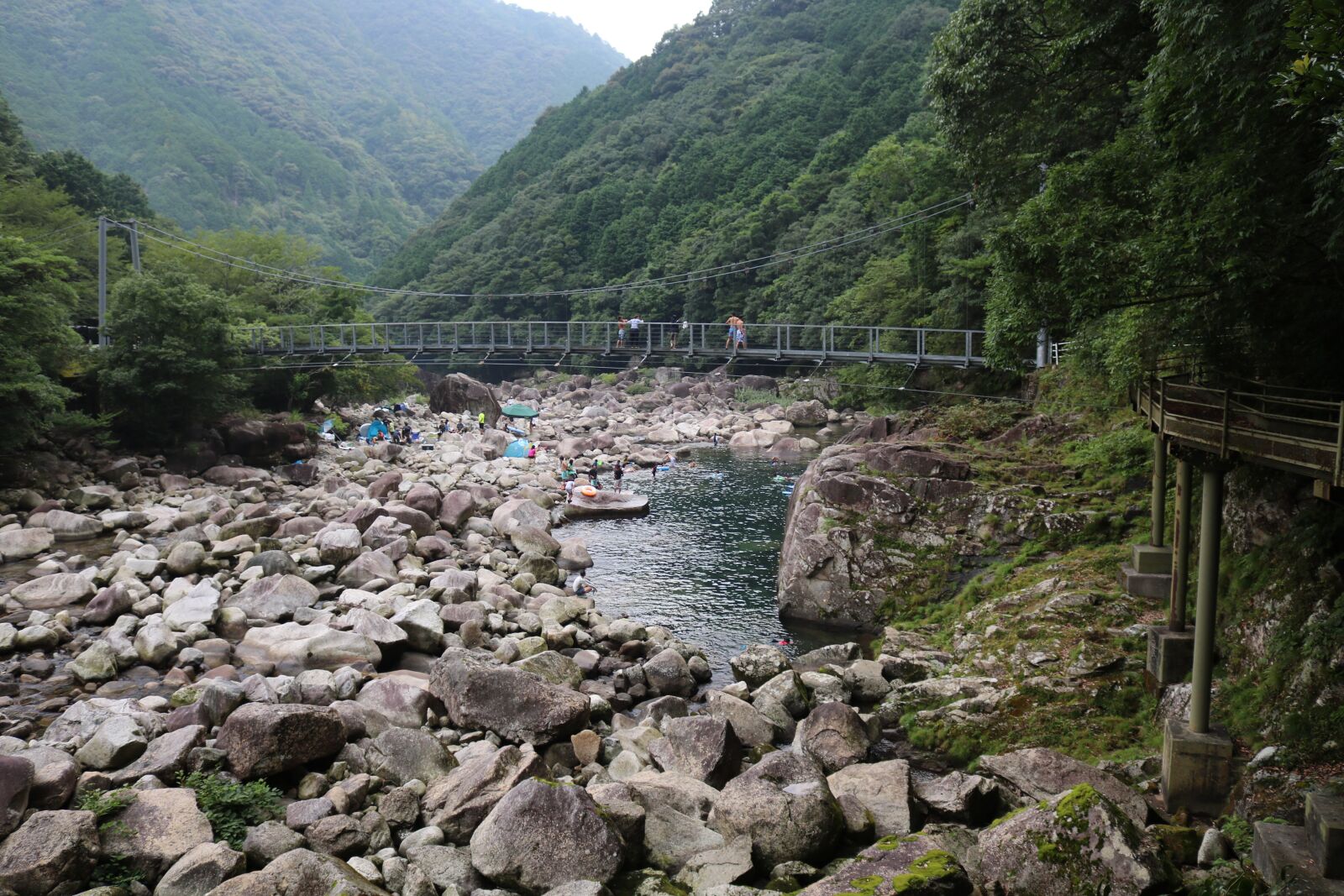 Canon EOS 750D (EOS Rebel T6i / EOS Kiss X8i) + Canon EF-S 18-55mm F3.5-5.6 IS STM sample photo. River, japan, asia photography