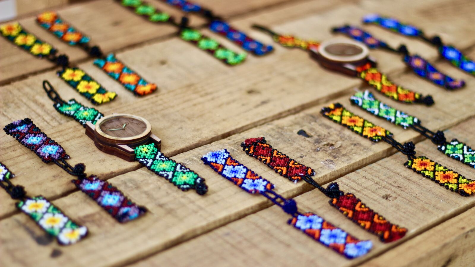 Canon EOS 600D (Rebel EOS T3i / EOS Kiss X5) sample photo. Watch, craft, huichol craft photography