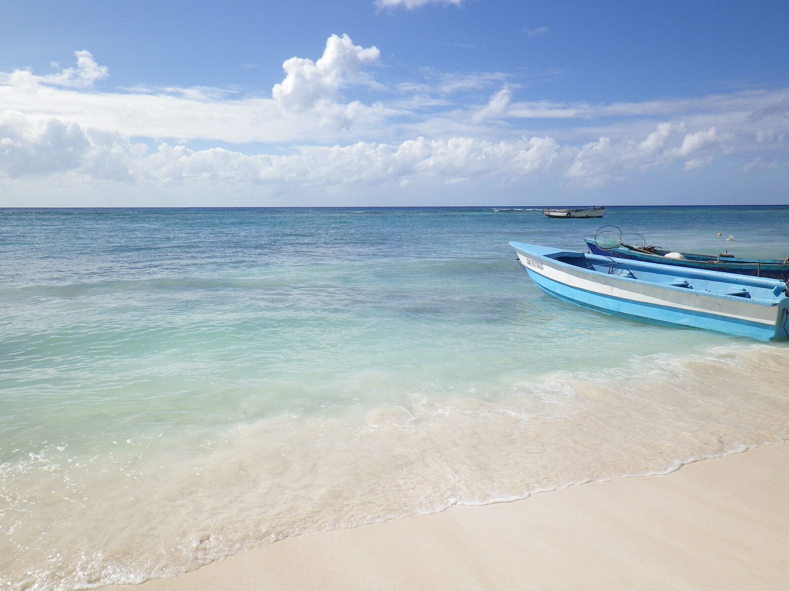 Pentax Optio RZ10 sample photo. Caribbean beach, lagoon, boat photography