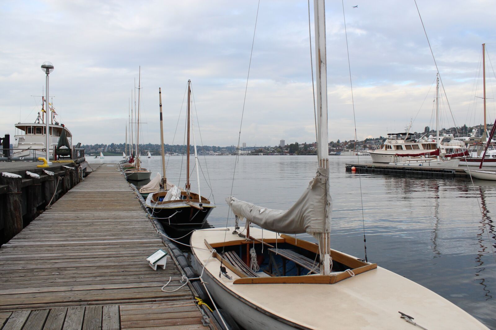 Canon EOS 600D (Rebel EOS T3i / EOS Kiss X5) sample photo. Old boat, lake, seattle photography