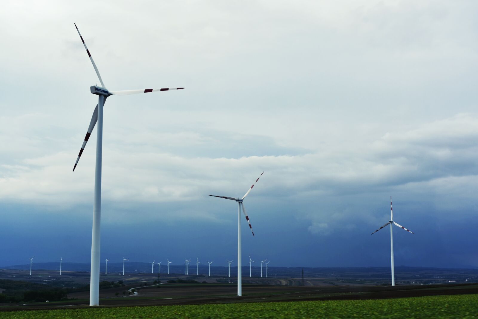 Nikon D7200 sample photo. Wind, electric power, wind photography