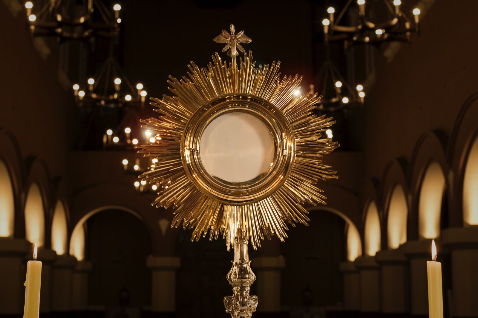 Nikon D750 sample photo. Monstrance, jesus in the photography